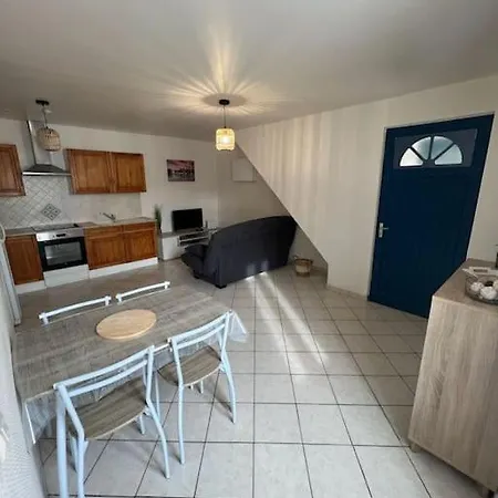 A Deux Pas Du Port Apartment *
