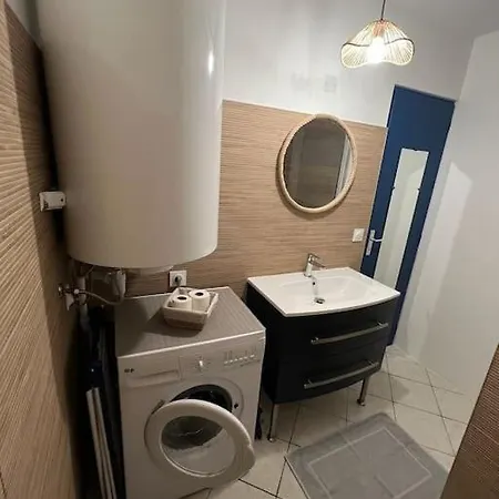 A Deux Pas Du Port Apartment *